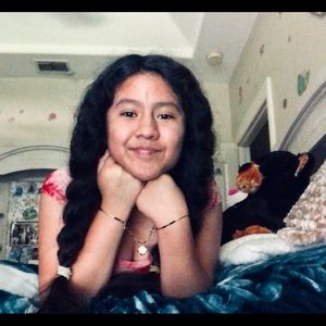 Meet your Posher, Adela